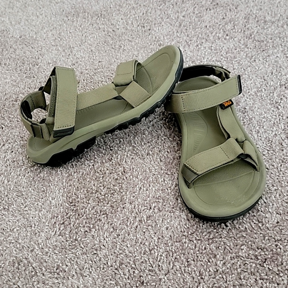 Great condition, Green teva sandals. Wide strap. Size 7 women or 5 men.
